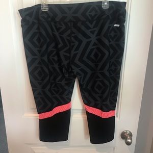 Danskin Pants - Danskin now XXL fitting active workout leggings Danskin Pants - Danskin now XXL fitting active workout leggings